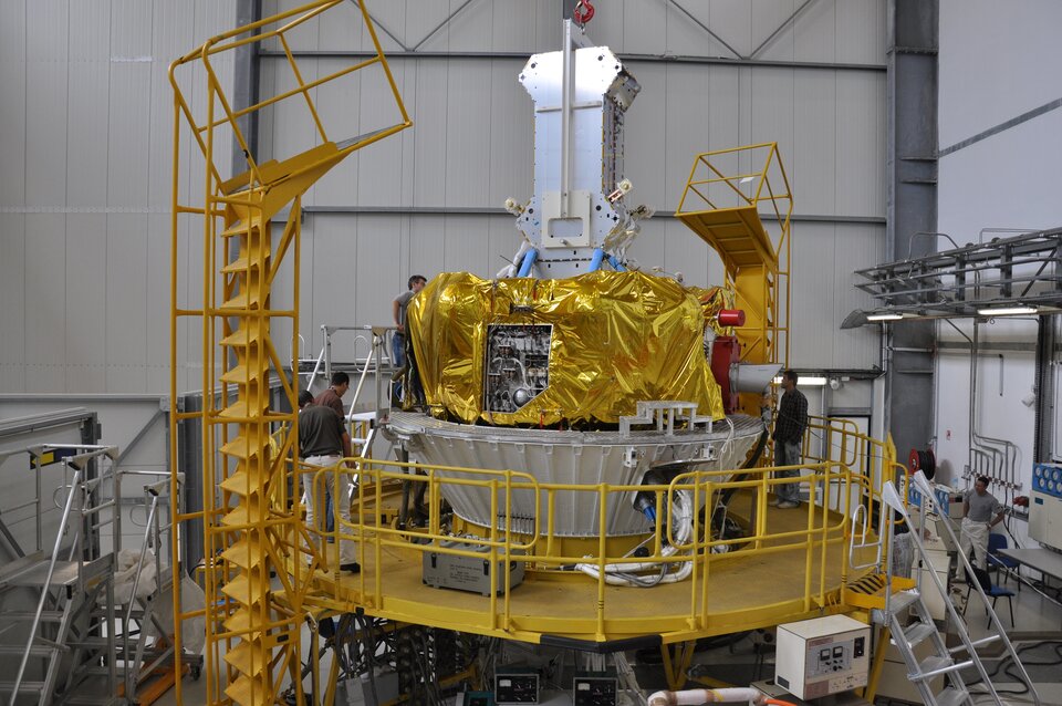 Dispenser check-out with upper stage