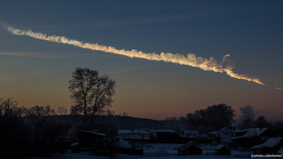 Chelyabinsk asteroid trail