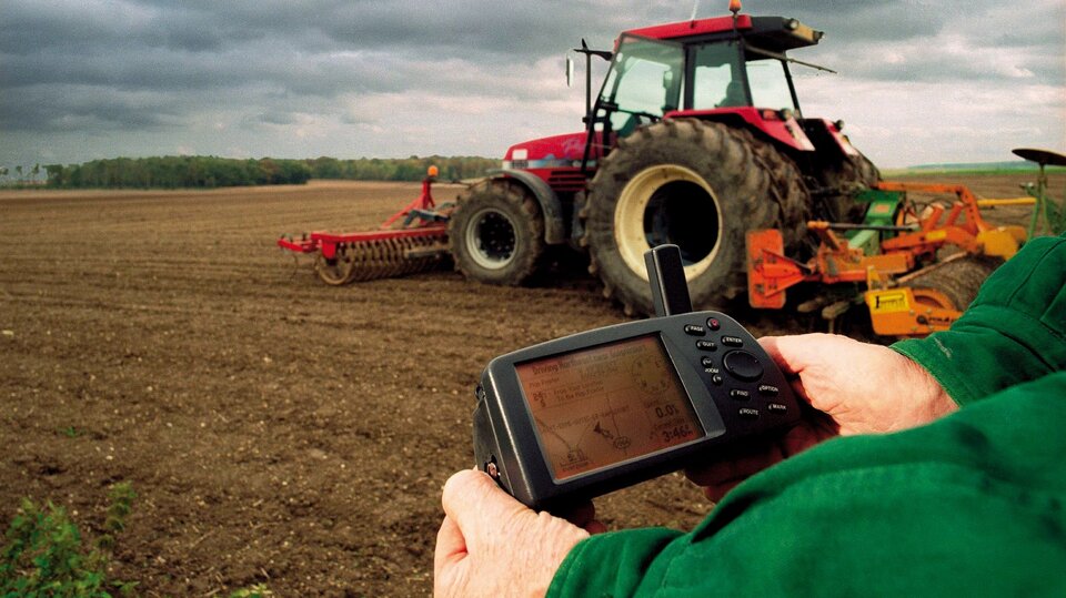 Earth observation supporting precision agriculture