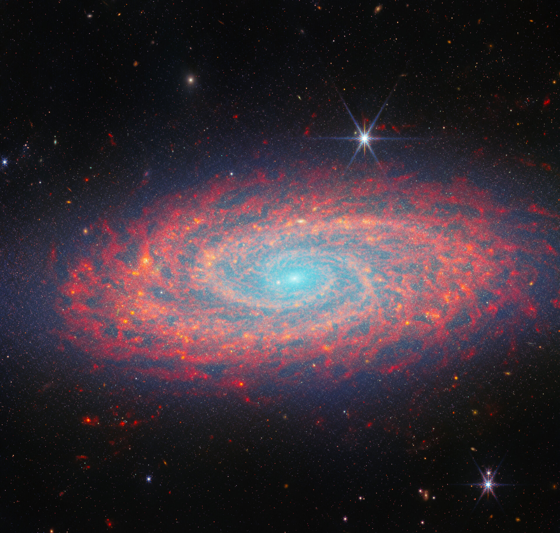 Webb traces spiral arms in infrared