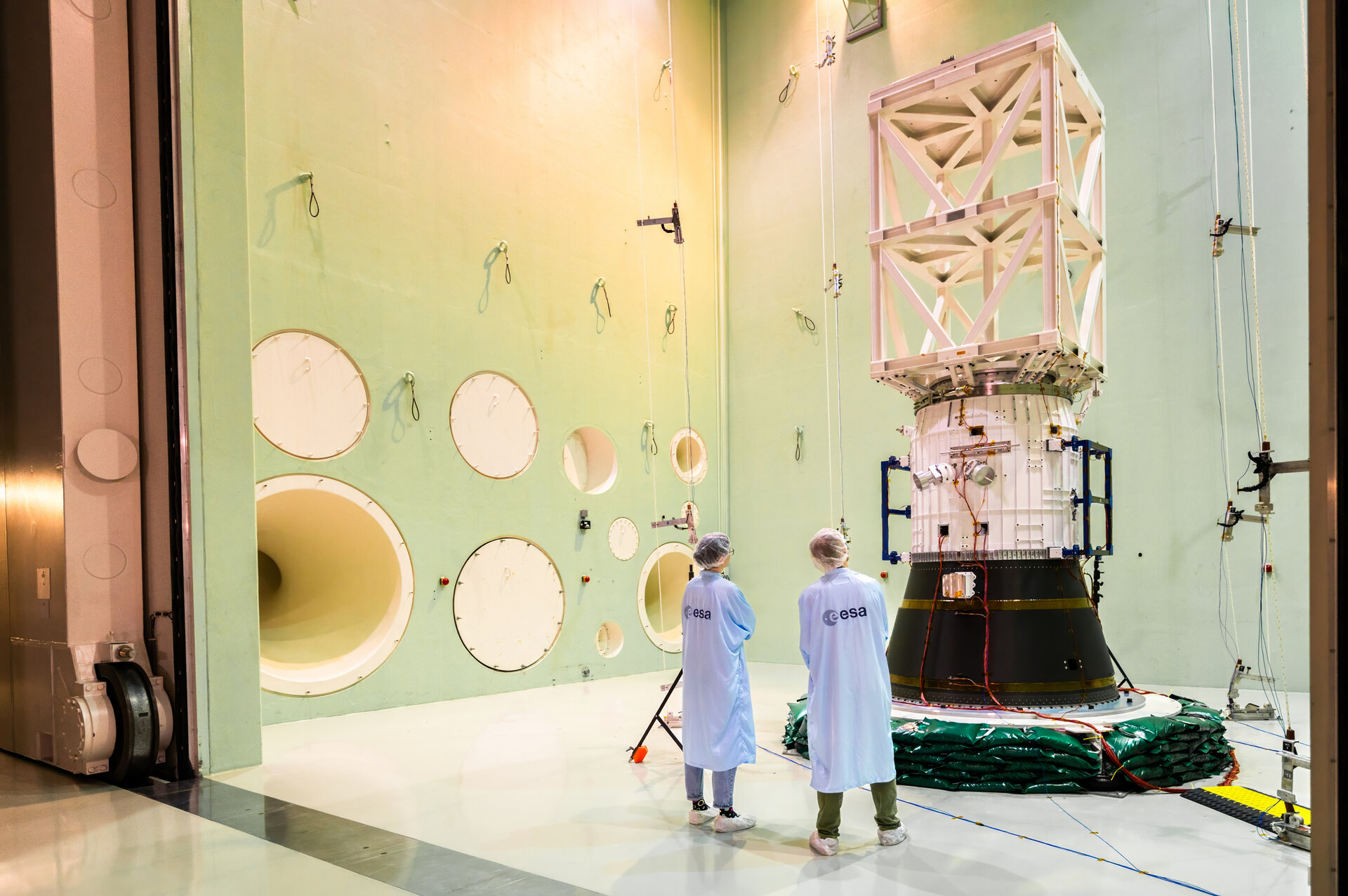 Space Rider's ALEK in accoustic chamber