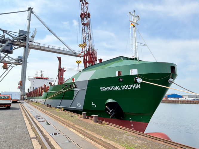 The Industrial Dolphin set to carry Sentinel-6B across the Atlantic