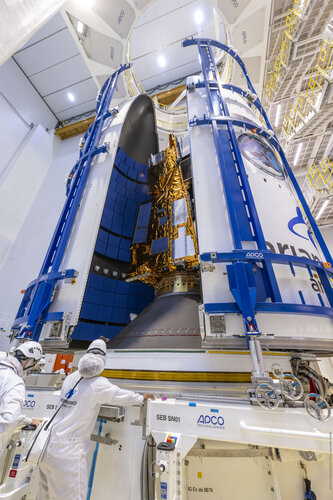 Encapsulating MetOp-SG-A1 satellite in Ariane 6 fairing