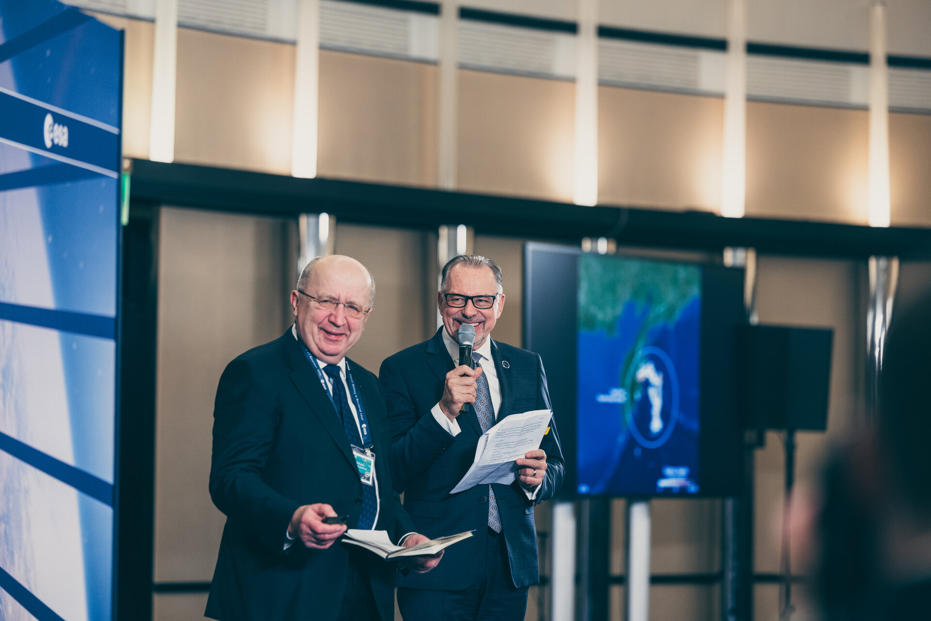 The first images from the recently launched Sentinel-1D and Sentinel-5 were presented at CM25 by European Commissioner Andrius Kubilius and ESA Director General Josef Aschbacher. 